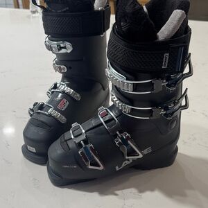 Lange Dual Core Black Ski Boots with Silver Accents